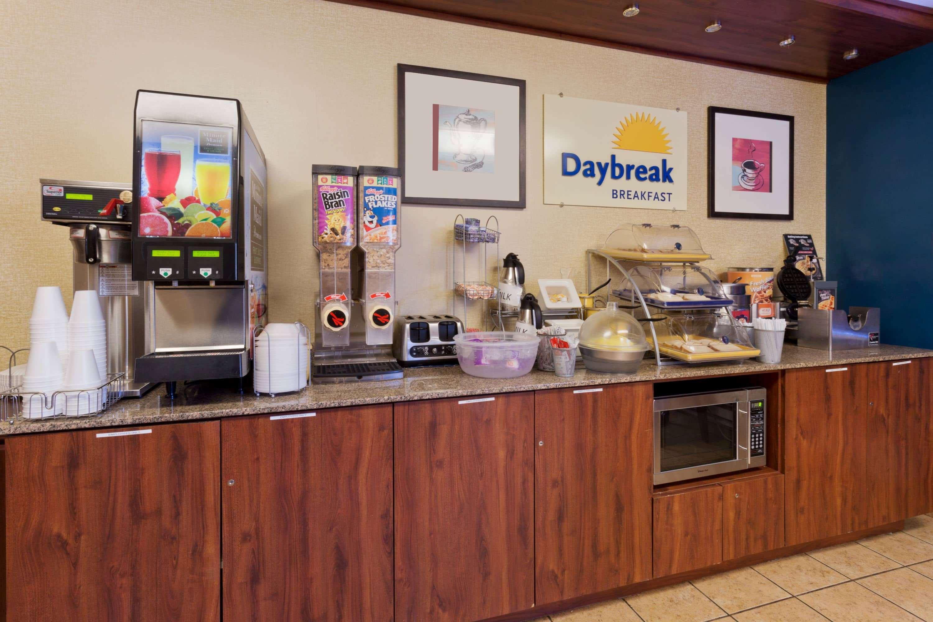 Days Inn By Wyndham Rockford I-90 Casino District Exterior photo
