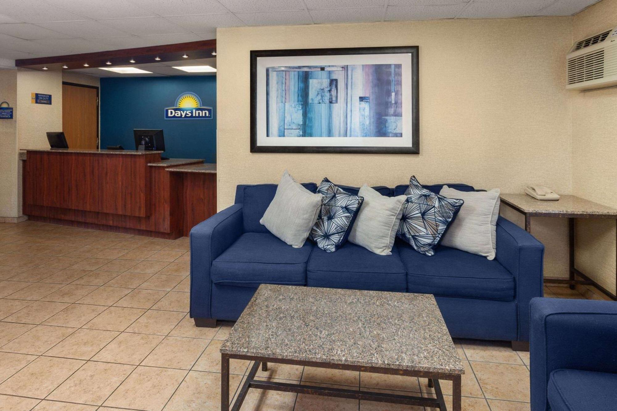 Days Inn By Wyndham Rockford I-90 Casino District Exterior photo