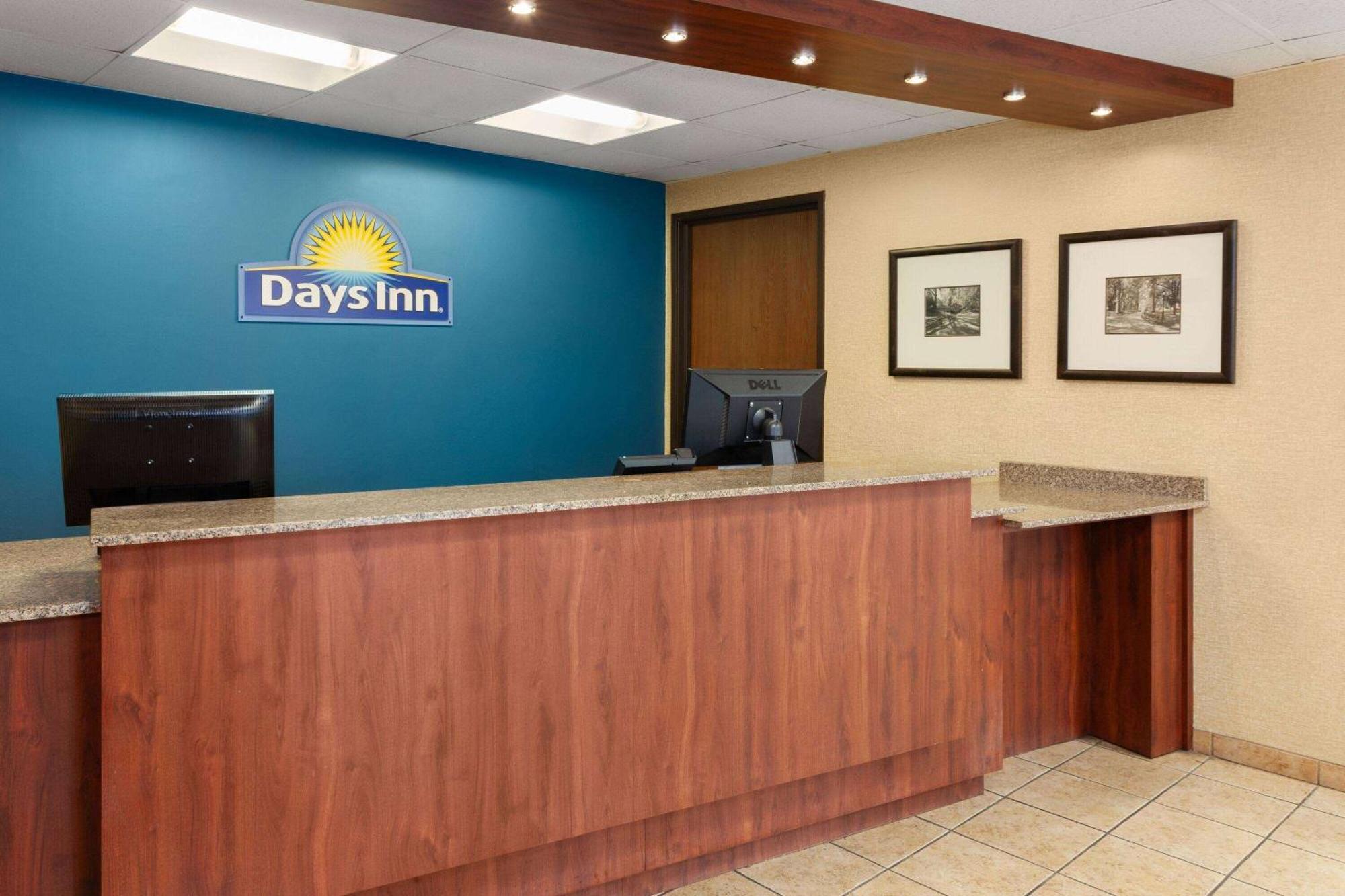 Days Inn By Wyndham Rockford I-90 Casino District Exterior photo